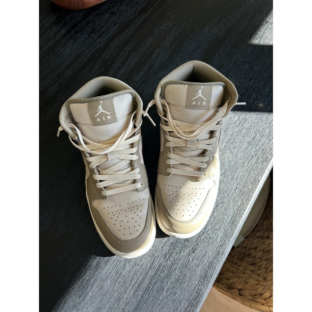 Nike Air Jordan 1 Mid
Legend Light Brown - Picture 2 of 6
